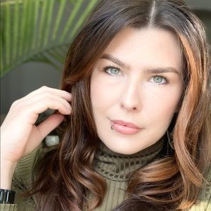 Meet your Posher, Lois